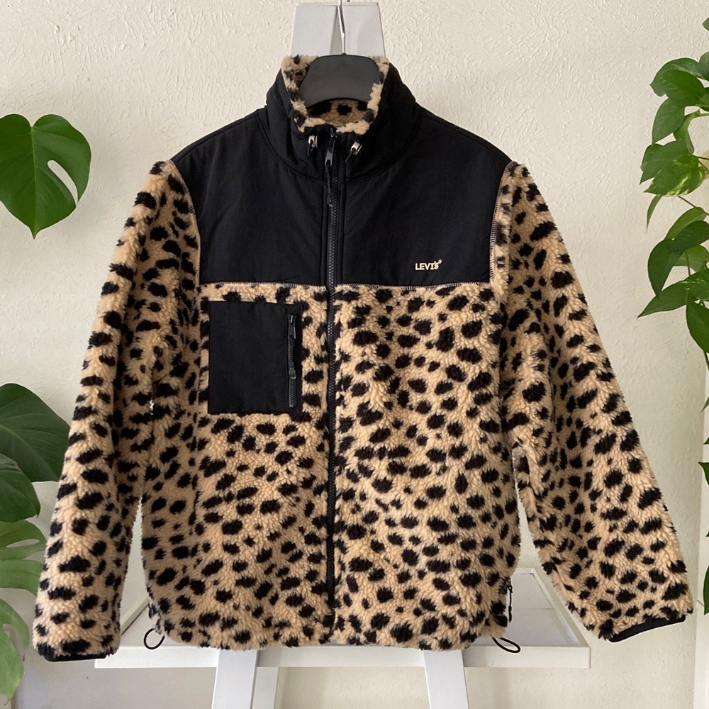 Levi's full zip leopard print sherpa jacket size M